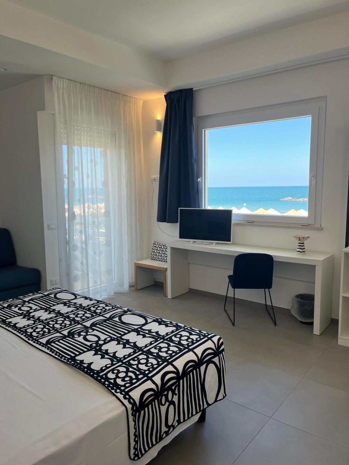 פרנקווילה אל מארה Albergo Punta De L'Est מראה חיצוני תמונה